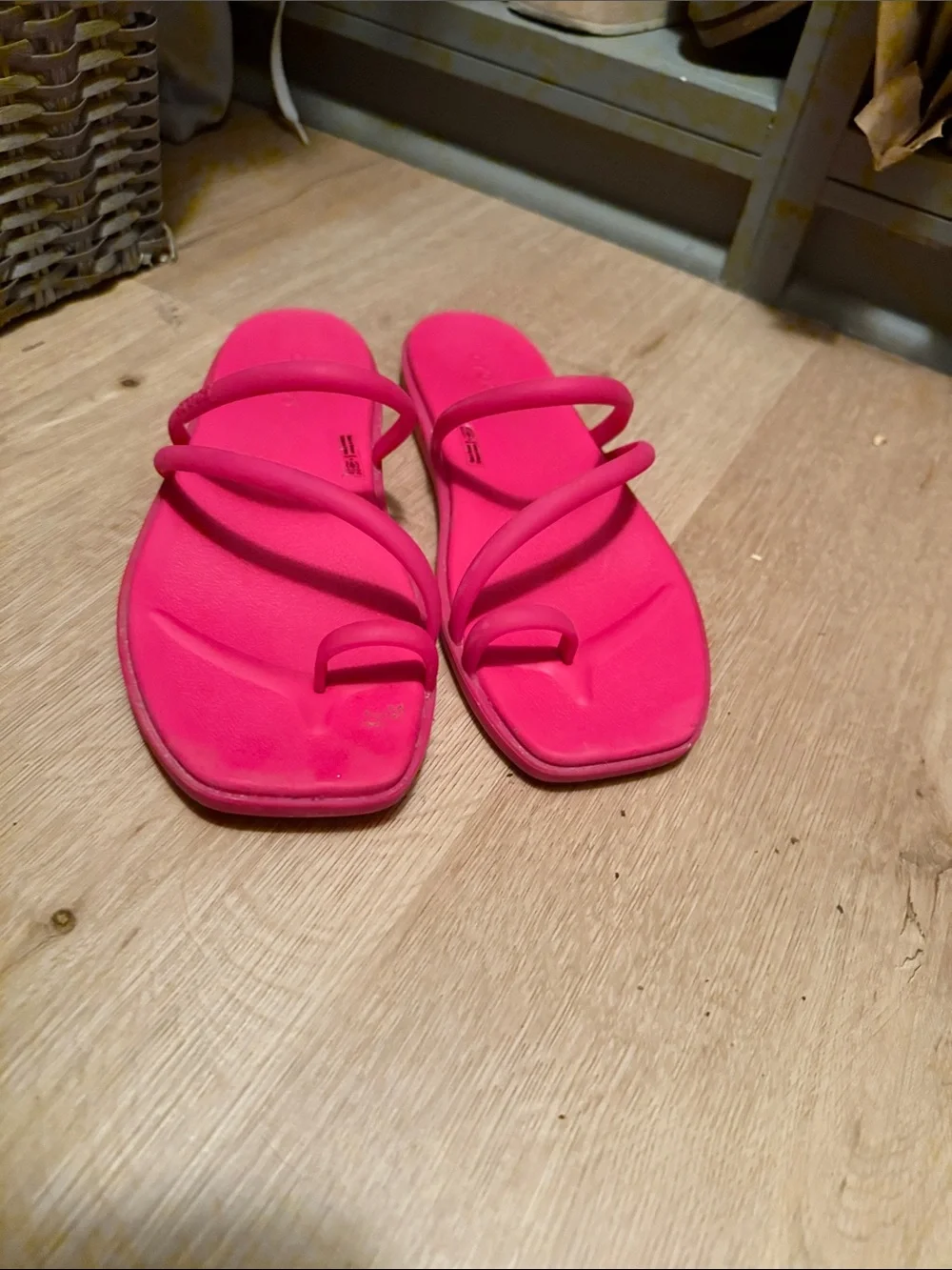 CROCS Women's Miami Toe Loop Sandals - Hot Pink